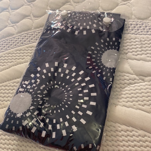 Nursing Cover - Picture 2 of 3